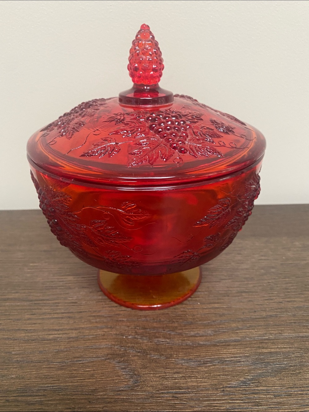 L.E. Smith Glass Amberina Compote Covered Pedestal candy Dish Grapes & Leave